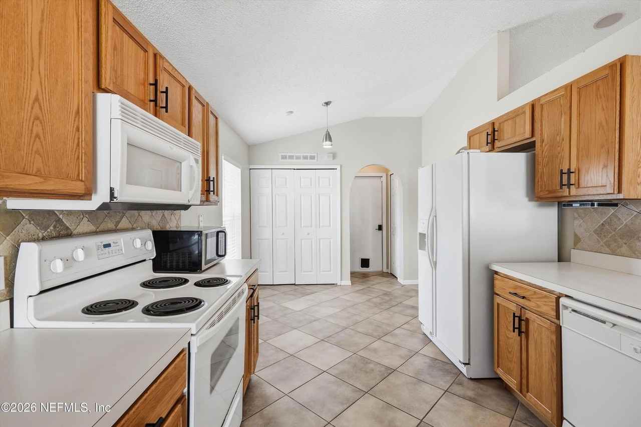 5571 Westland Station Rd - Photo 3 of 27