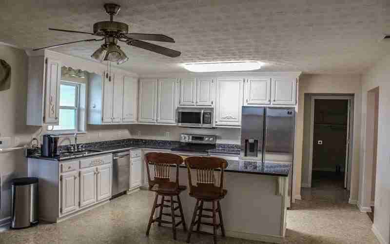 244 Twin Peaks Dr - Photo 5 of 20