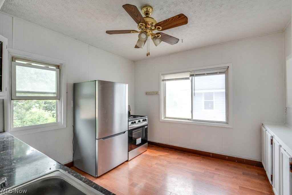 2118 Denison Ave - Photo 5 of 15