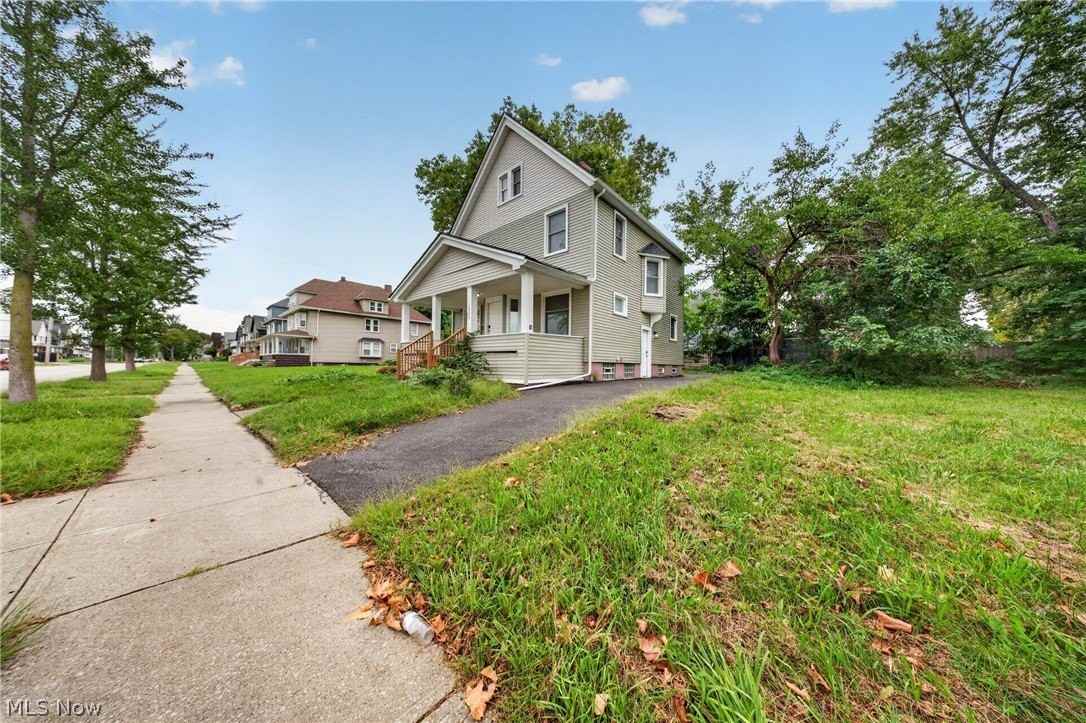 10524 Lee Ave - Photo 4 of 32