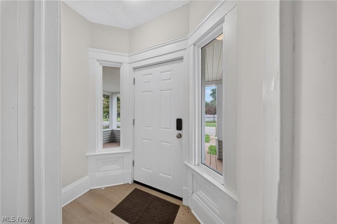 10524 Lee Ave - Photo 6 of 32