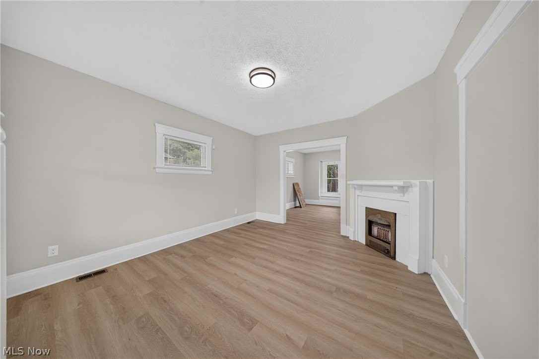 10524 Lee Ave - Photo 7 of 32