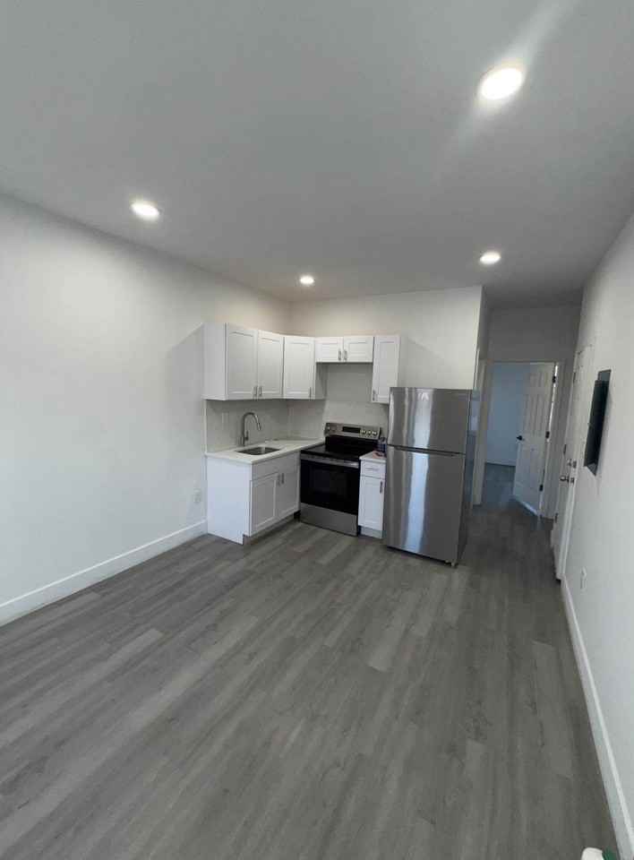 6400 Glenmore Ave Unit 1 - Photo 4 of 5