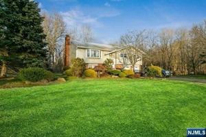 featured image of 165 Grant Ave