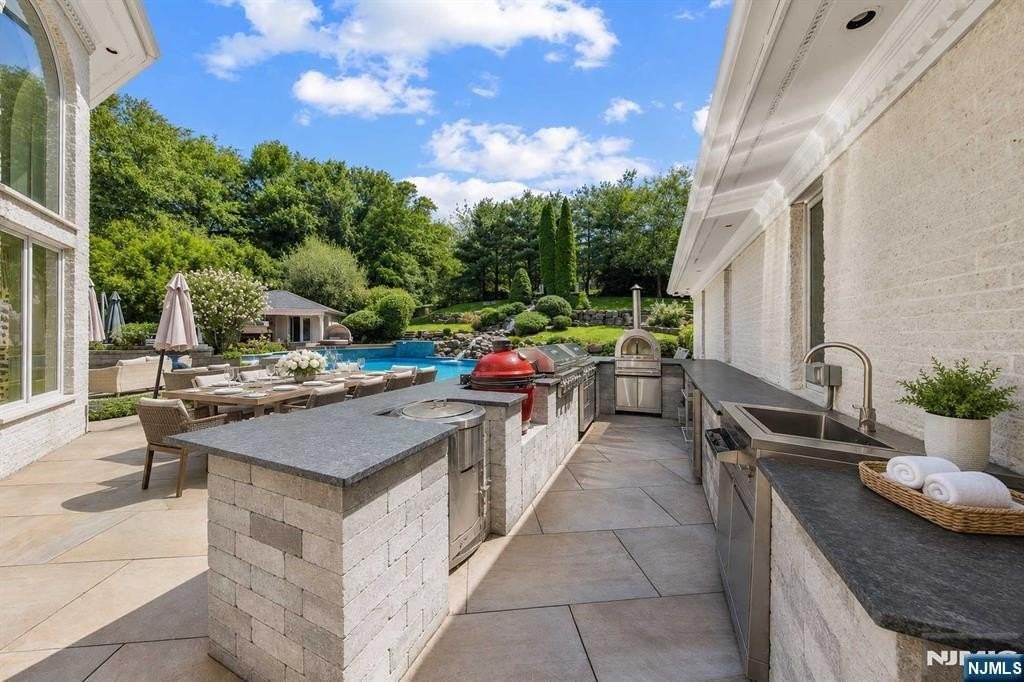 14 E Hill Ct - Photo 5 of 50