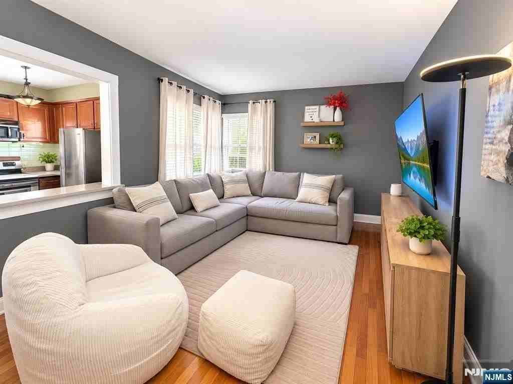 2337 Hudson Terrace #E12 - Photo 3 of 11
