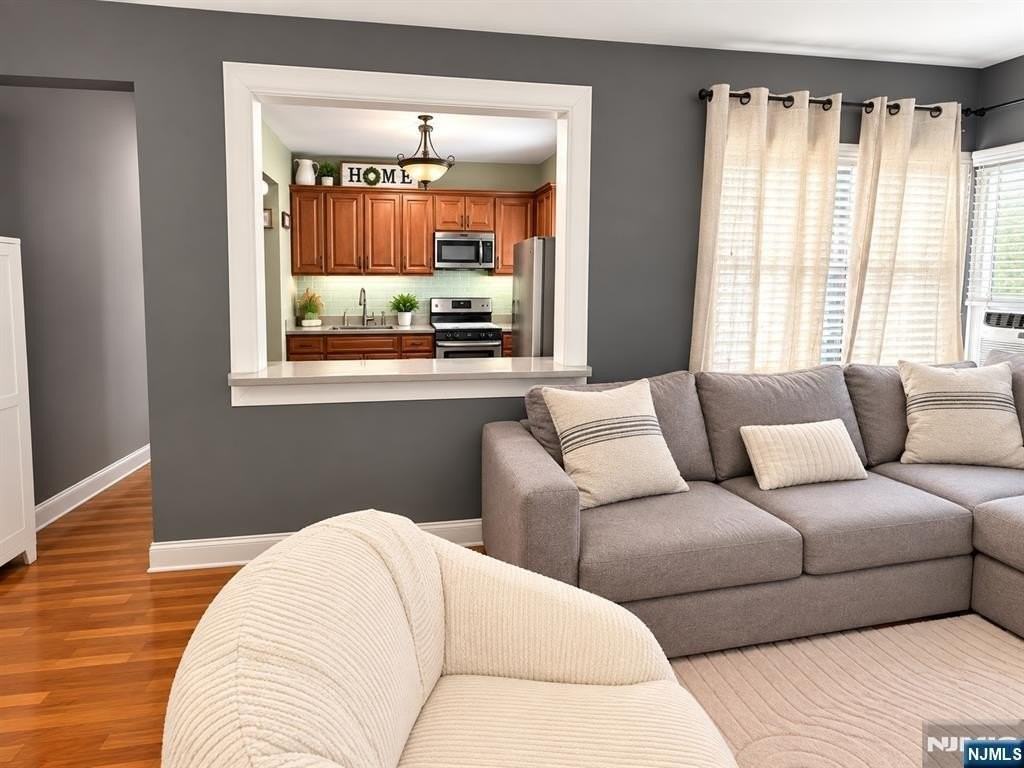 2337 Hudson Terrace #E12 - Photo 5 of 11