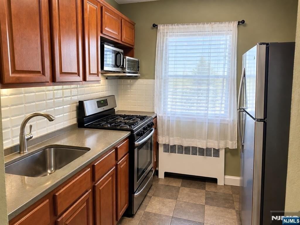 2337 Hudson Terrace #E12 - Photo 7 of 11