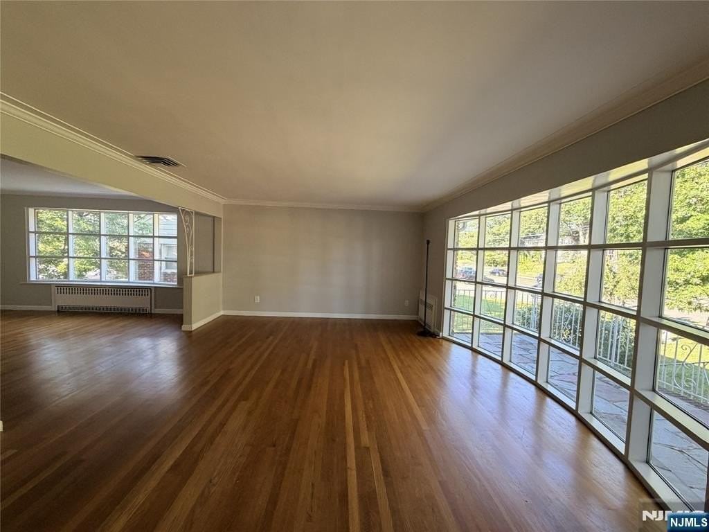 1069 Palisade Ave - Photo 5 of 24