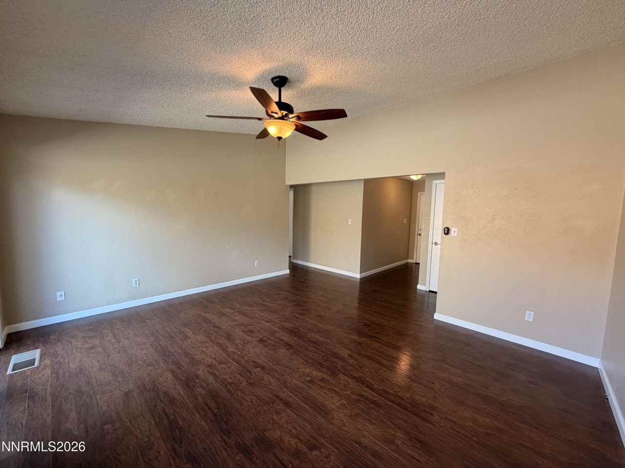 1076 Palmwood Dr - Photo 4 of 23