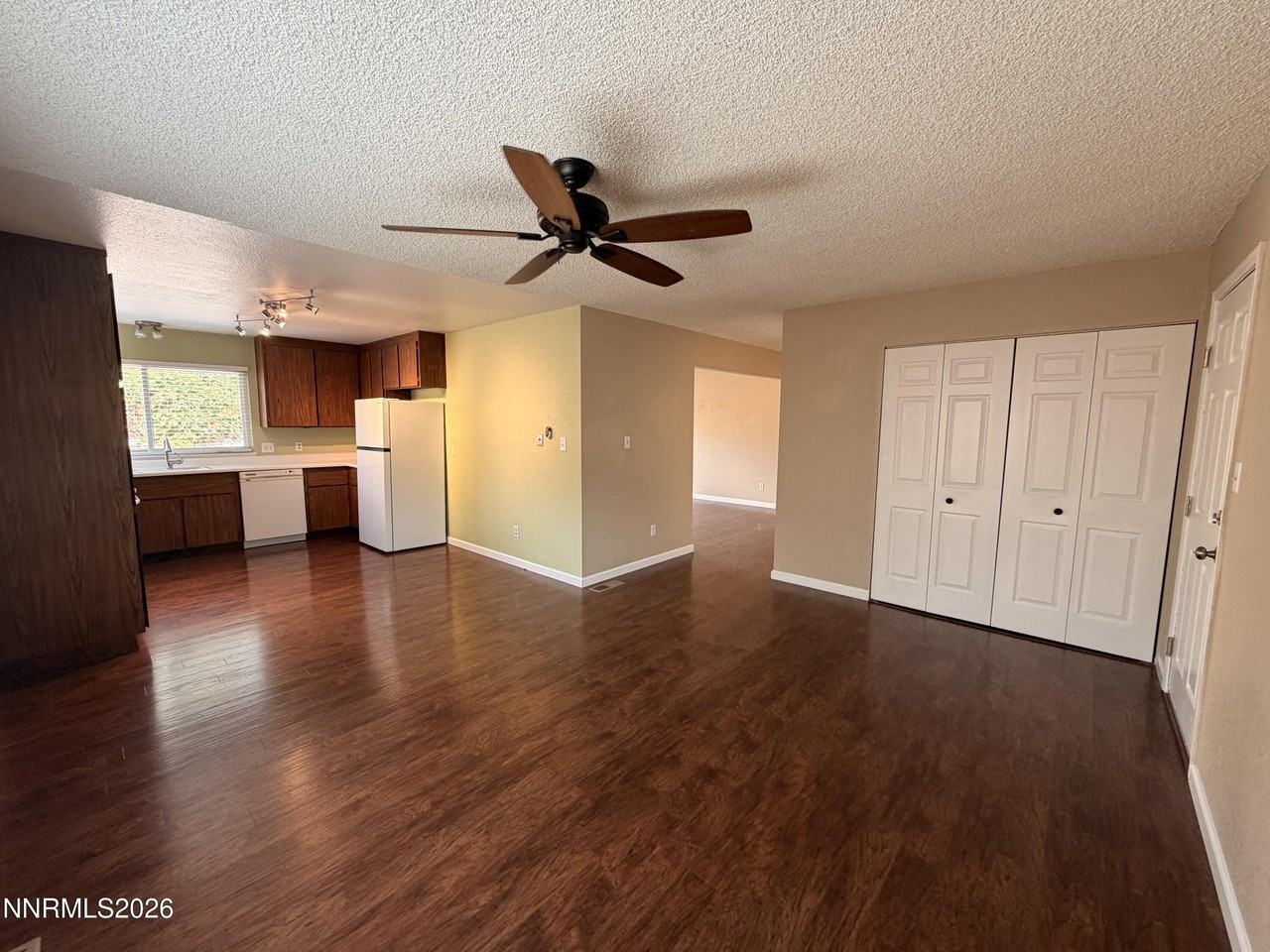 1076 Palmwood Dr - Photo 6 of 23