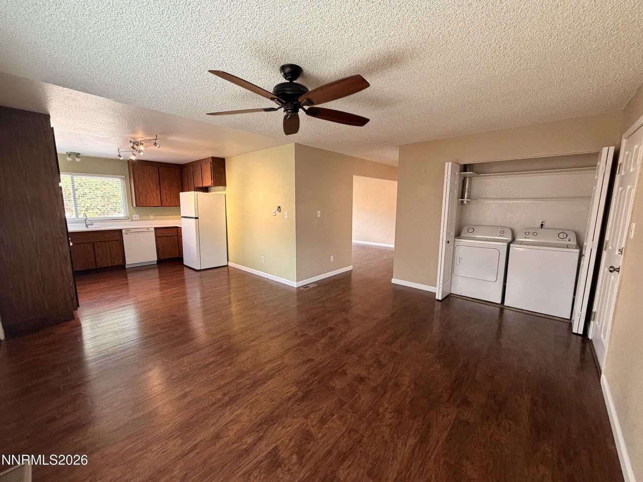 1076 Palmwood Dr - Photo 7 of 23