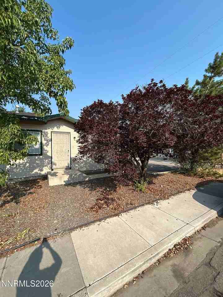 711 19th St - Photo 3 of 13