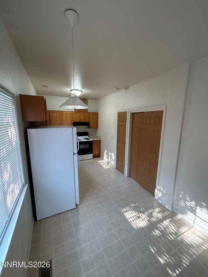 711 19th St - Photo 6 of 13