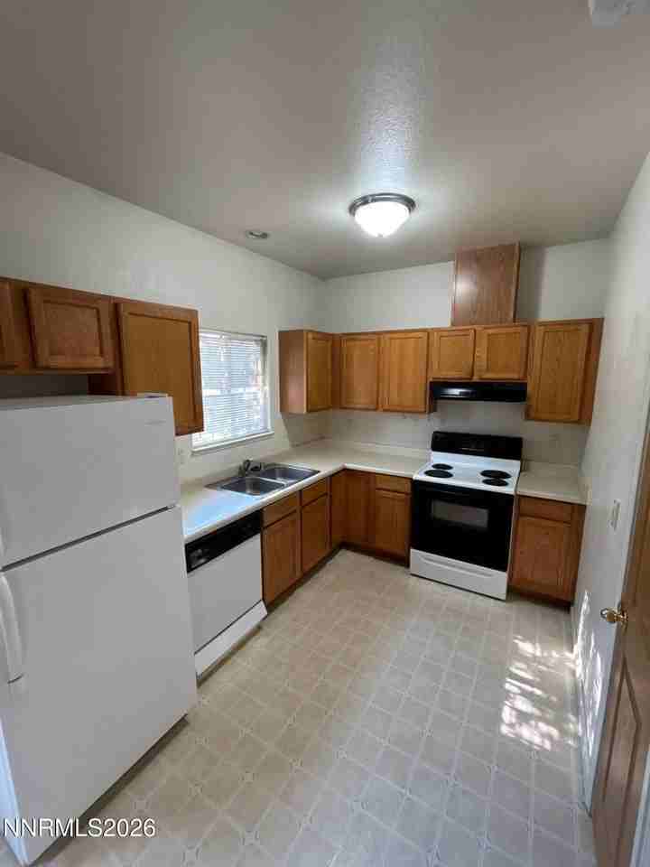 711 19th St - Photo 7 of 13