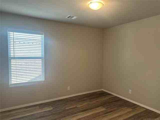 12407 N 132nd East Ave - Photo 7 of 41
