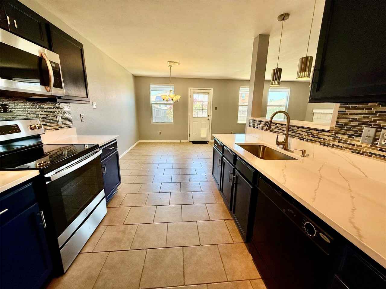 1217 Evergreen St - Photo 5 of 21