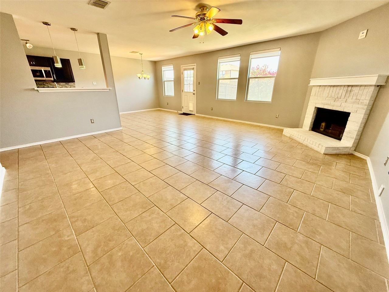 1217 Evergreen St - Photo 6 of 21