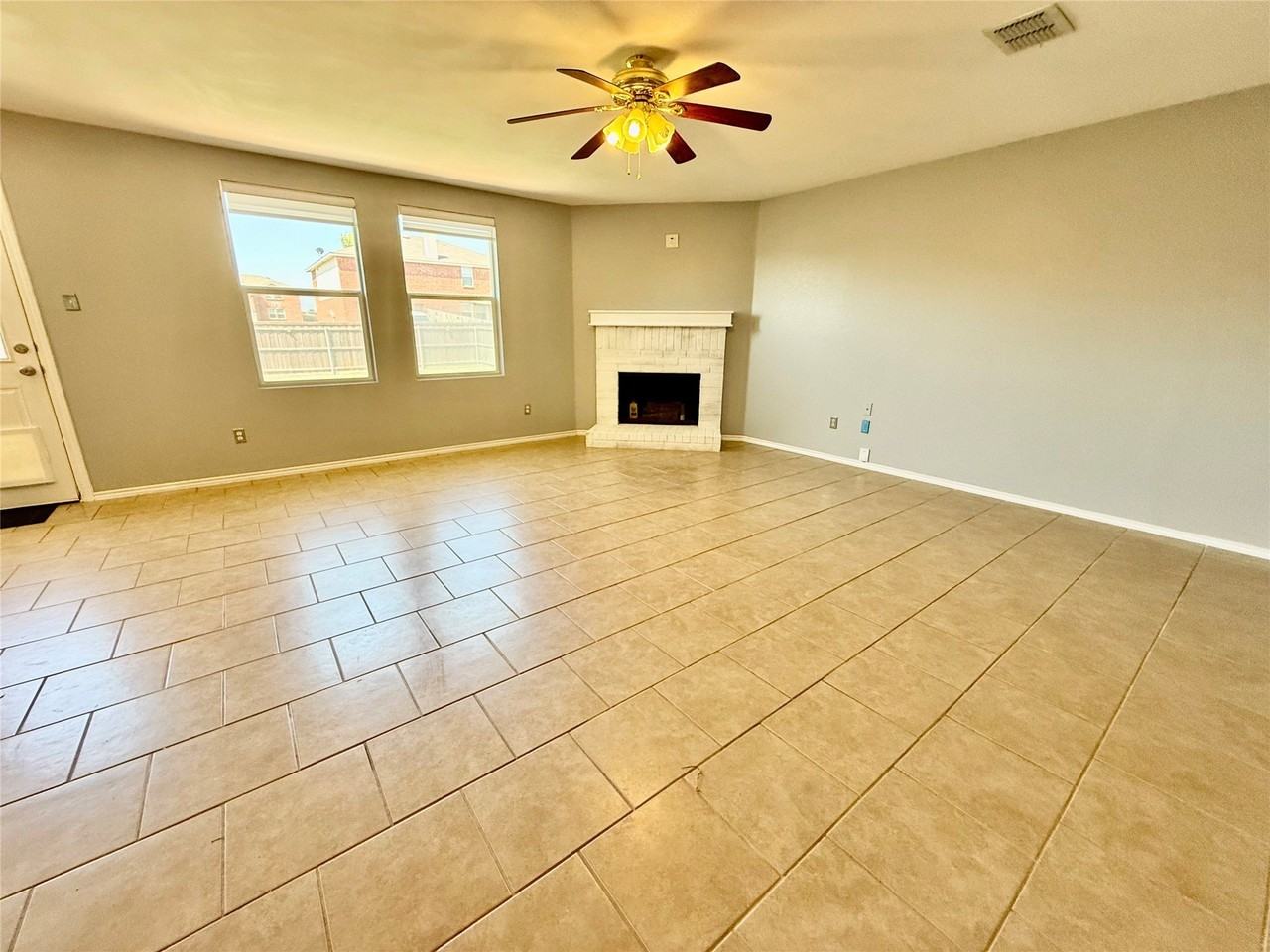 1217 Evergreen St - Photo 7 of 21