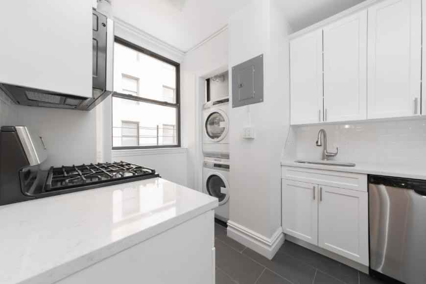 200 W 90th St - Photo 2 of 10