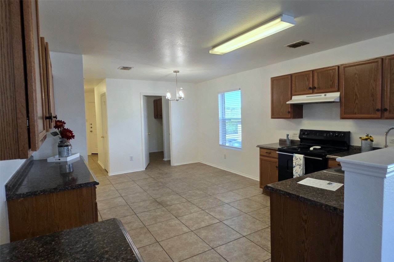 5108 Waterford Dr - Photo 3 of 34