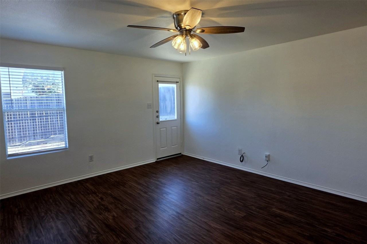 5108 Waterford Dr - Photo 6 of 34