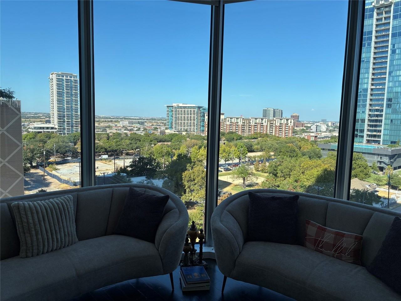 2900 Mckinnon St #804