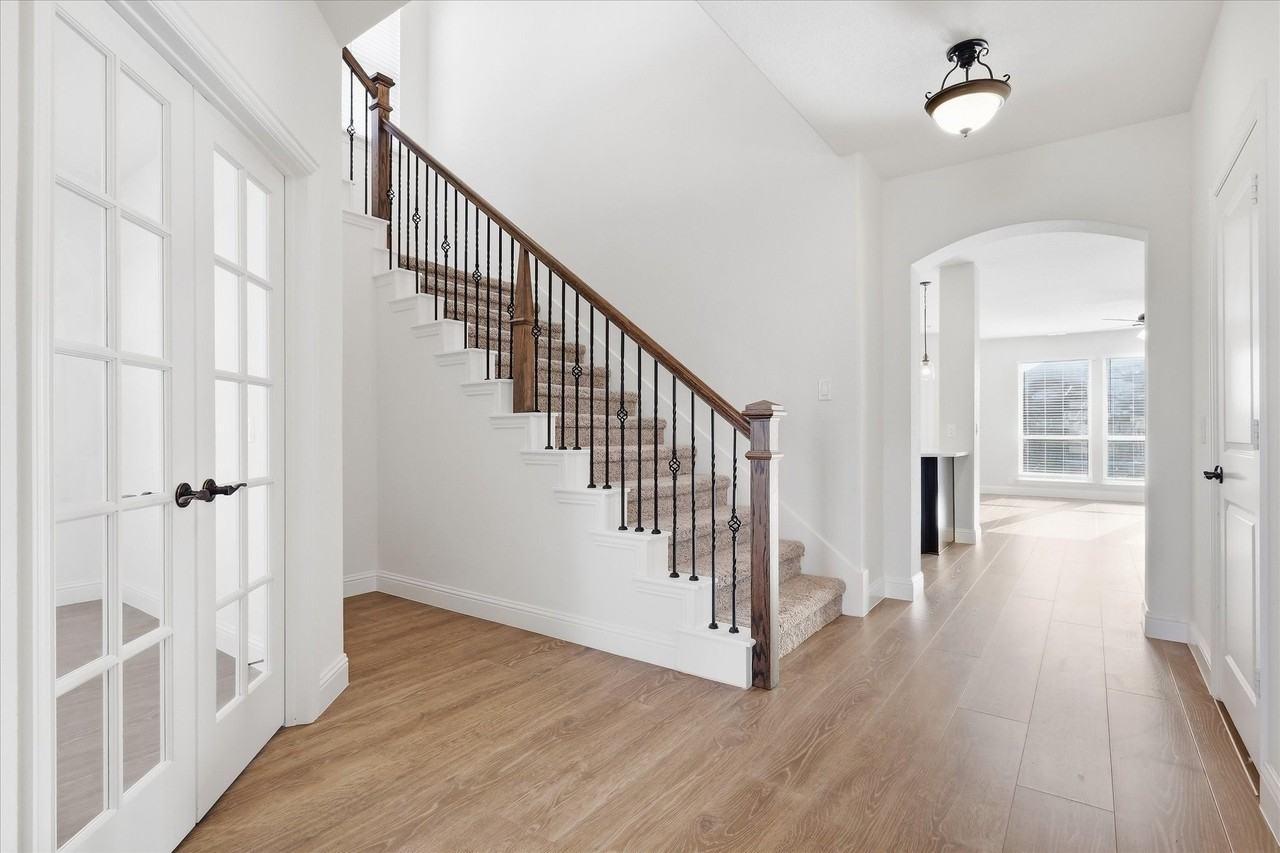 229 Clairmont Dr - Photo 5 of 40