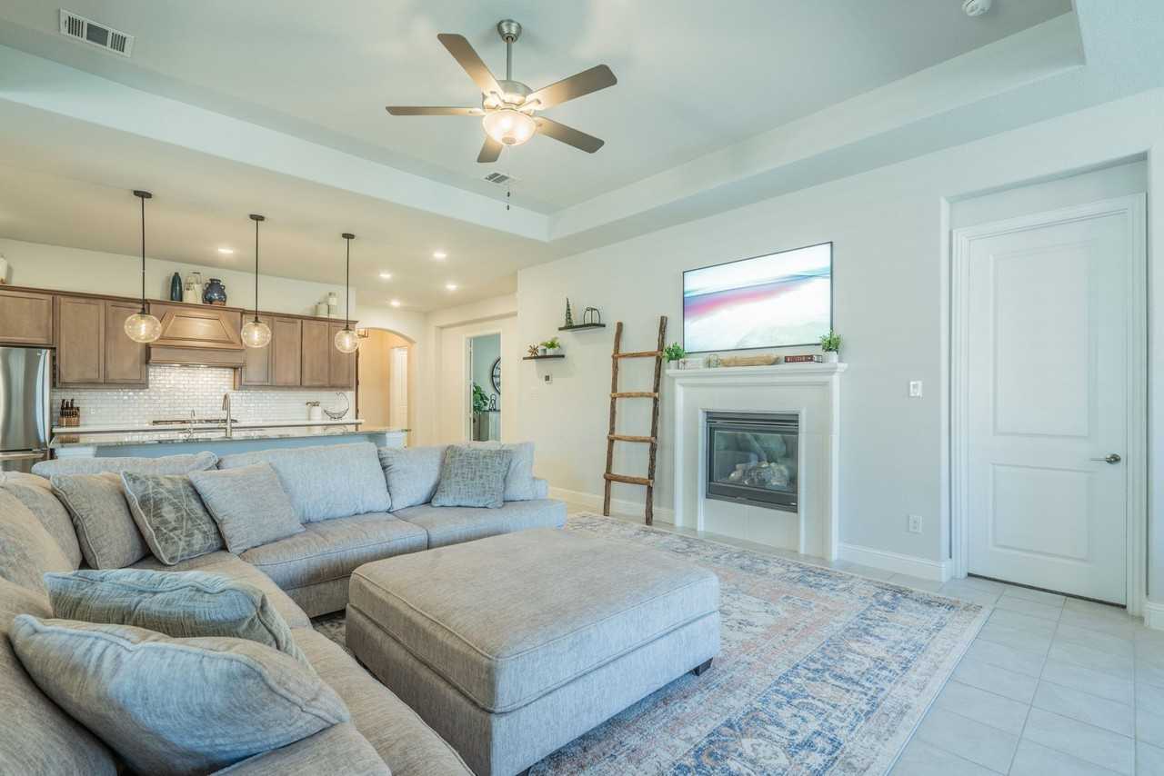 8116 Maybury - Photo 3 of 25