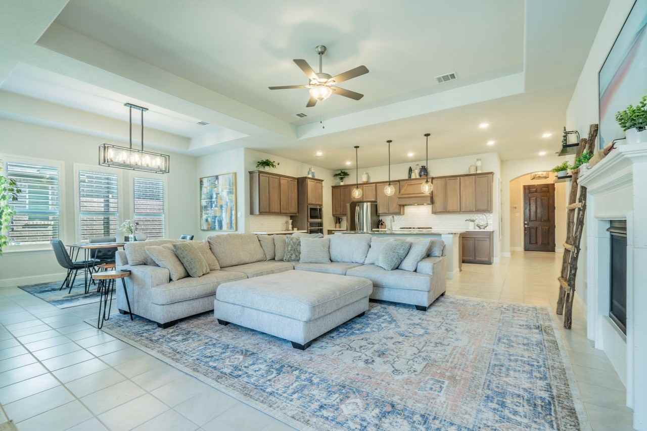 8116 Maybury - Photo 4 of 25