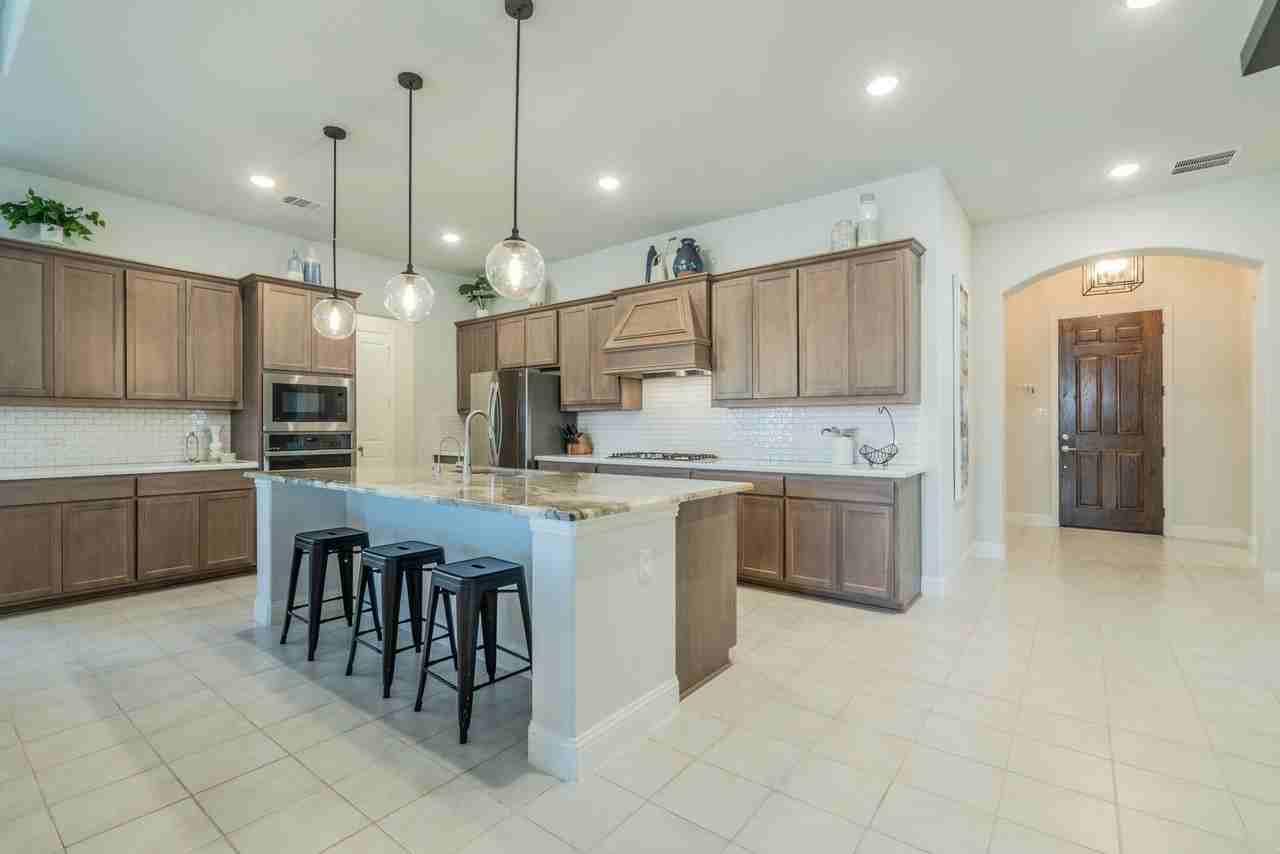 8116 Maybury - Photo 6 of 25