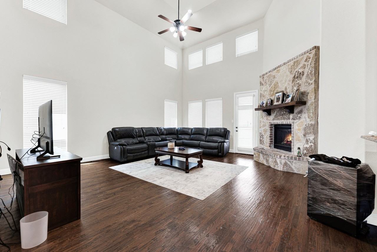 12038 Big Springs Dr - Photo 4 of 29