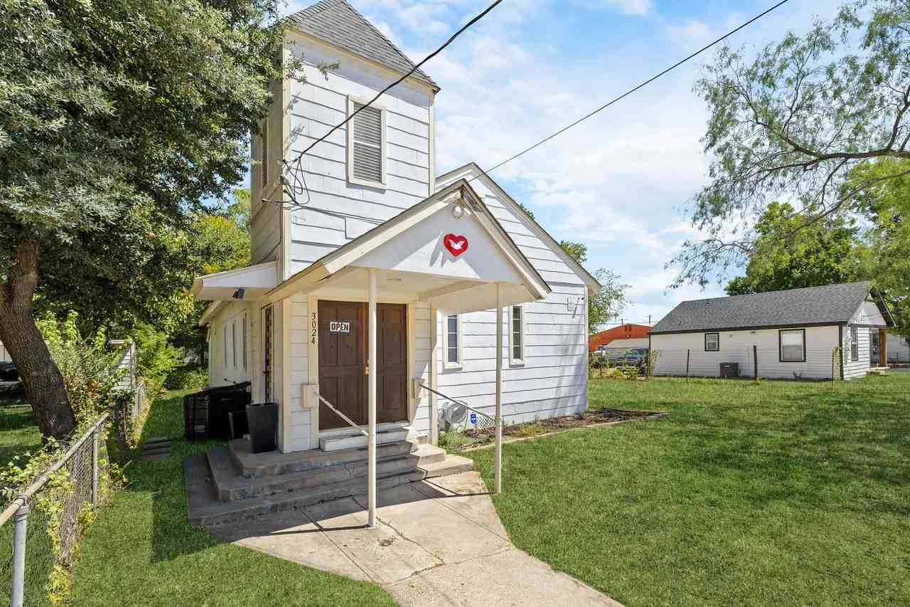 3024 Conklin St - Photo 5 of 35