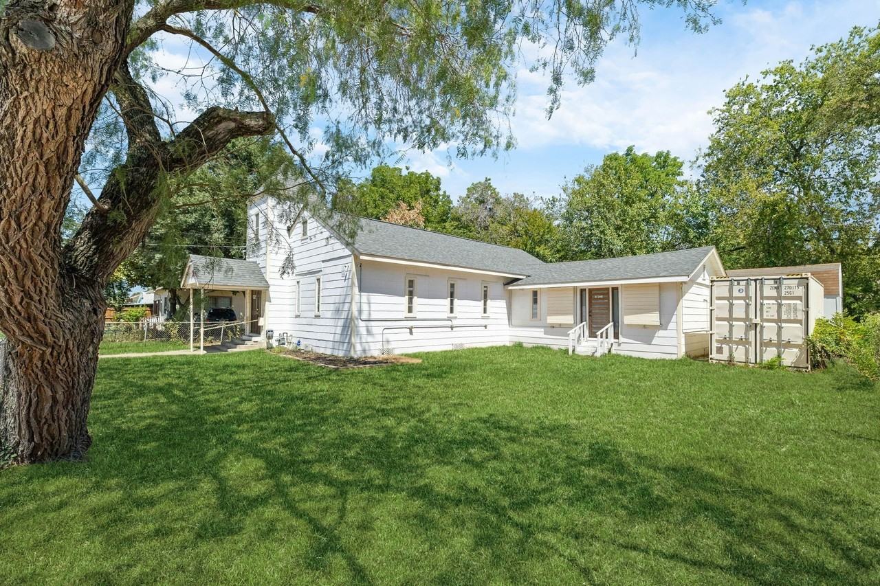 3024 Conklin St - Photo 6 of 35