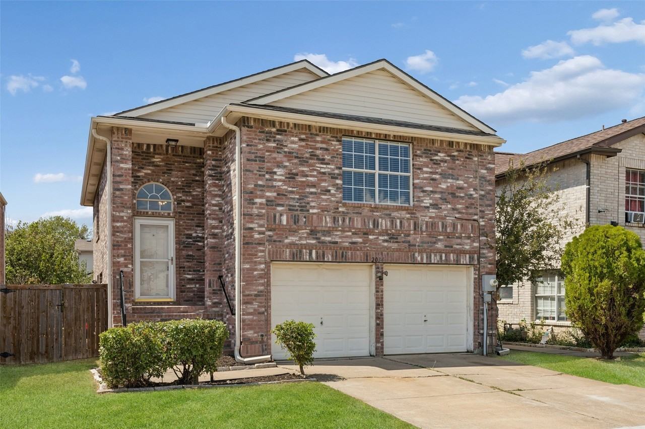 2034 Peregrine Ct - Photo 2 of 33