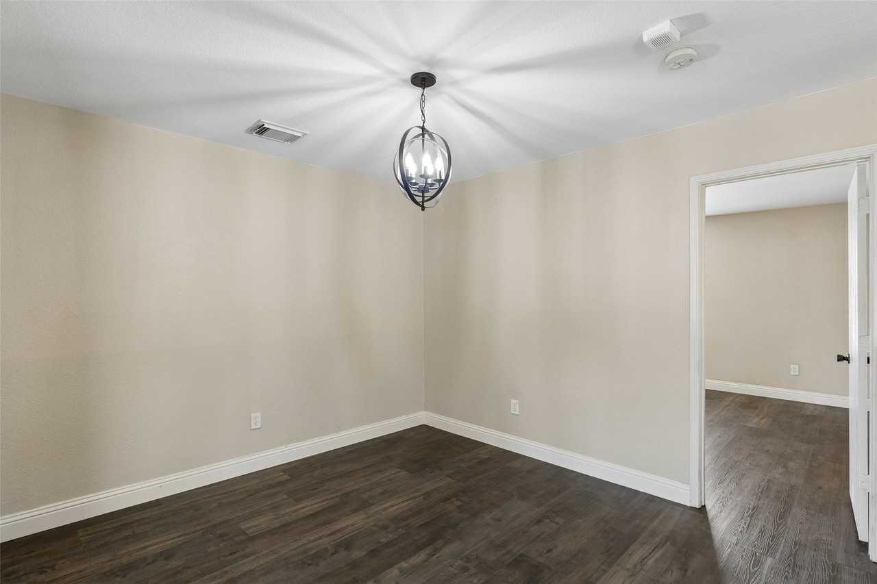 2034 Peregrine Ct - Photo 3 of 33