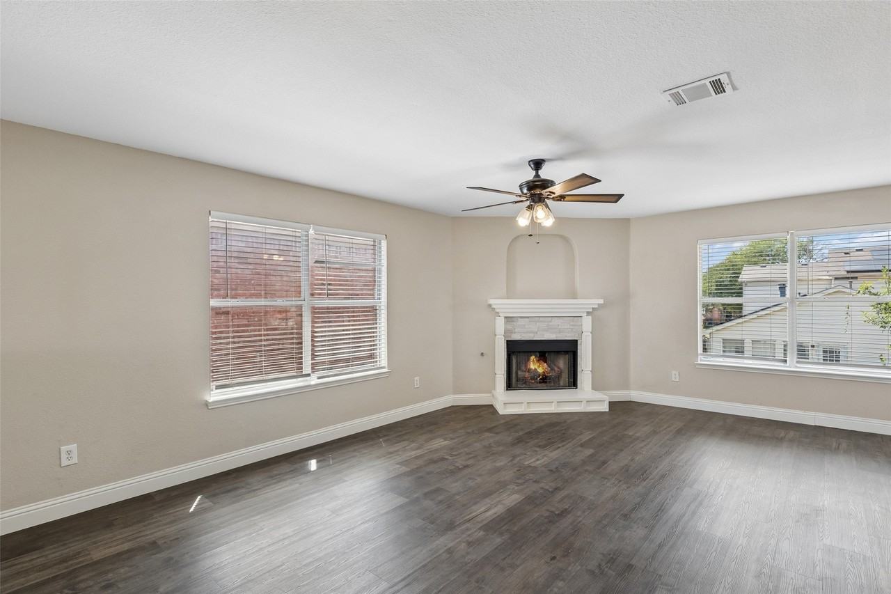 2034 Peregrine Ct - Photo 5 of 33