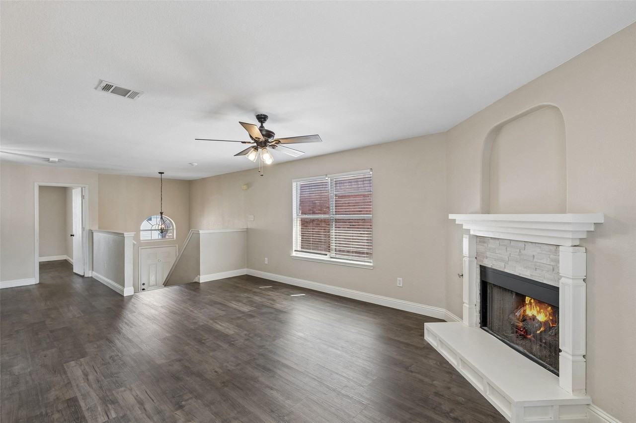 2034 Peregrine Ct - Photo 7 of 33