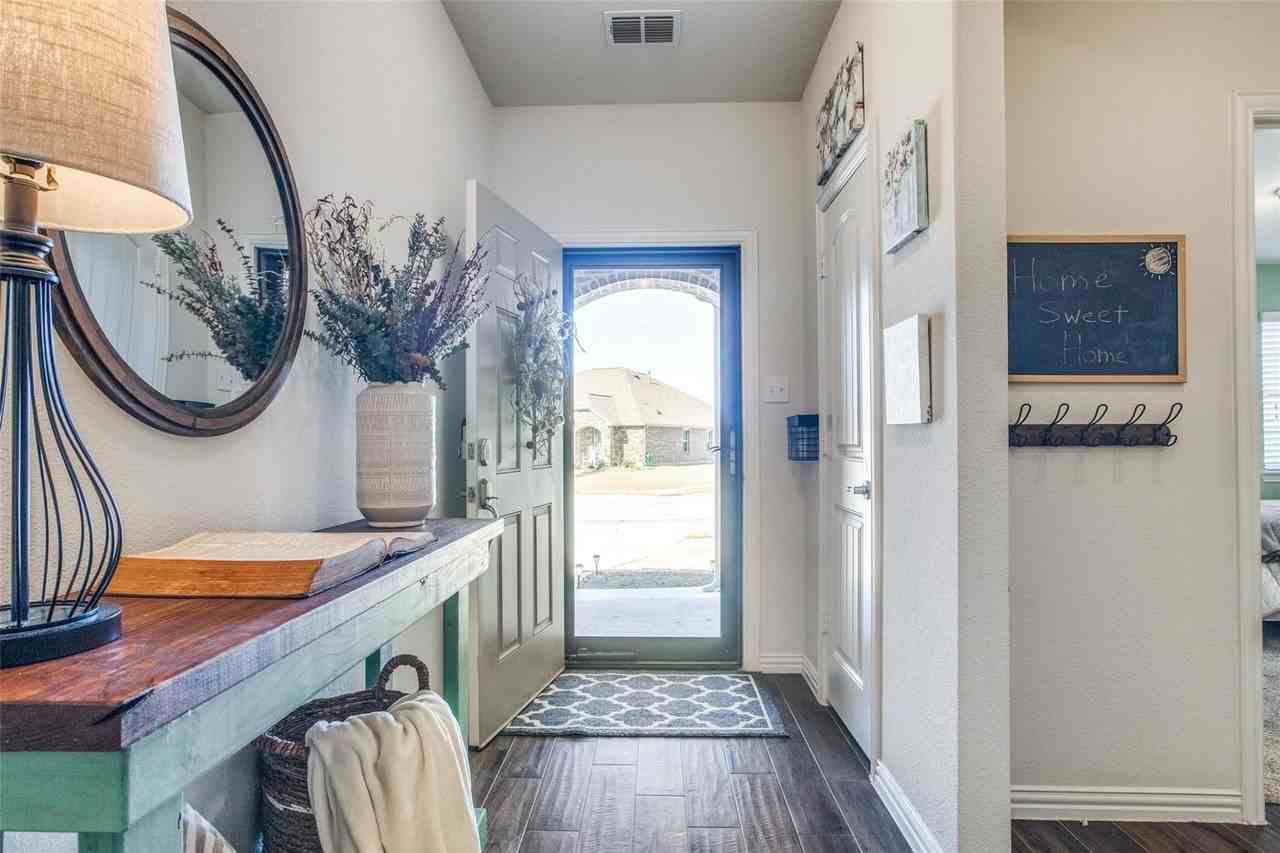 1203 Timberfalls Dr - Photo 2 of 21