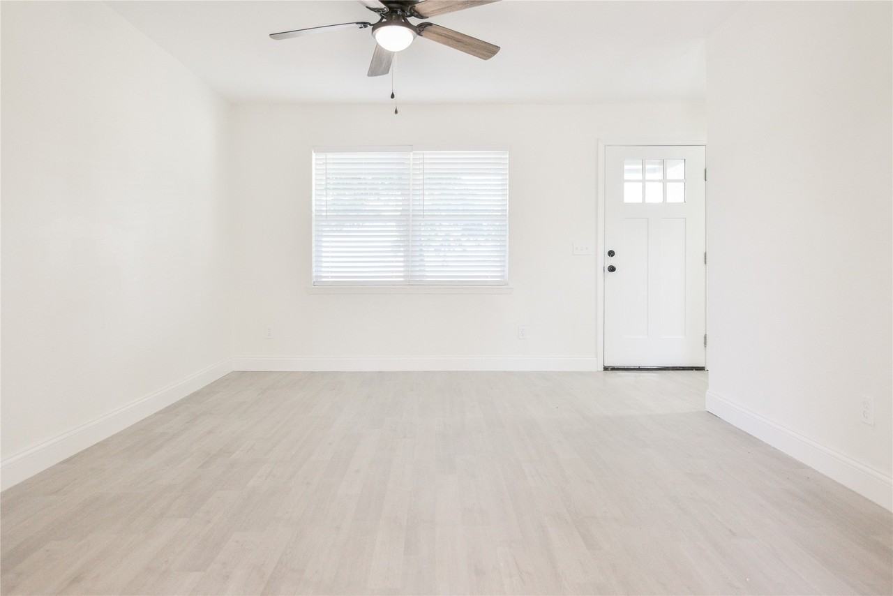508 Rogers Way - Photo 3 of 19