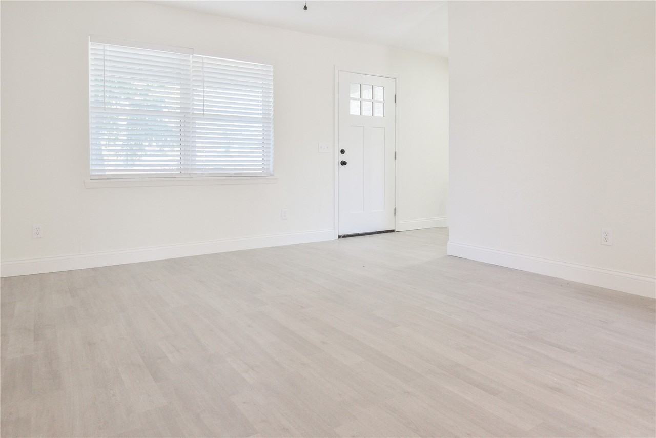508 Rogers Way - Photo 4 of 19