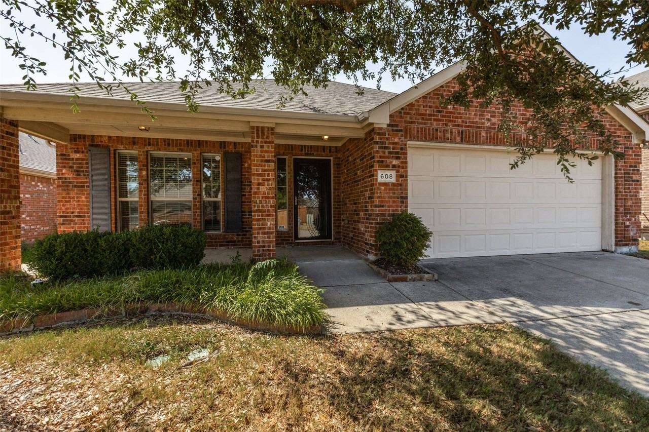 608 Byron Nelson Dr - Photo 2 of 25
