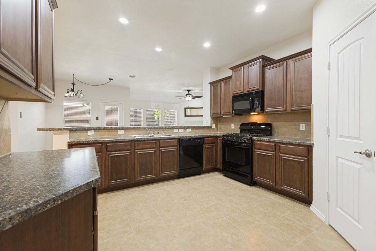 608 Byron Nelson Dr - Photo 7 of 25
