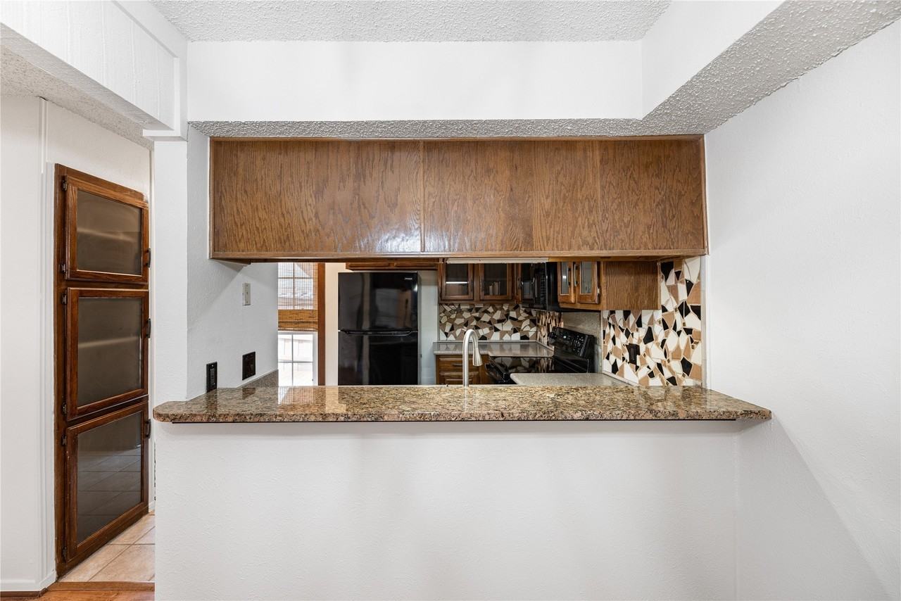 4240 Madera Rd #4 - Photo 4 of 29
