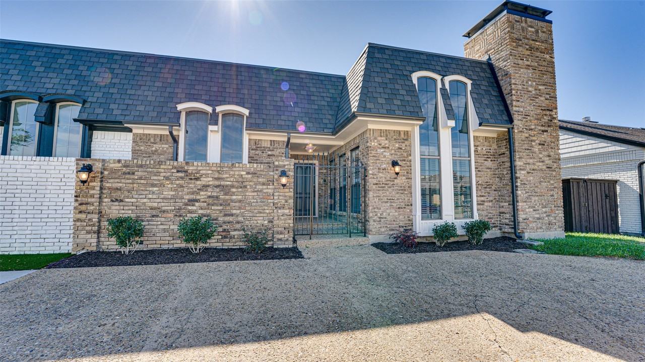 5818 Orchid Ln