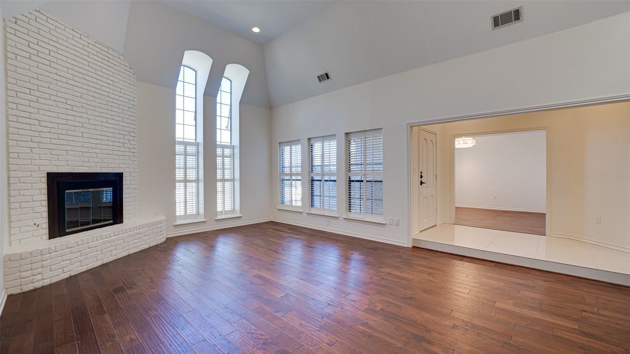5818 Orchid Ln - Photo 4 of 36
