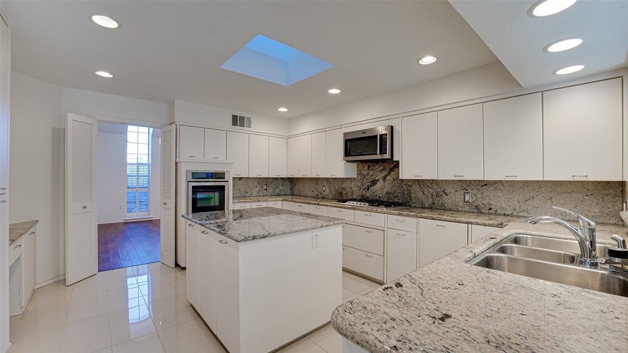 5818 Orchid Ln - Photo 7 of 36