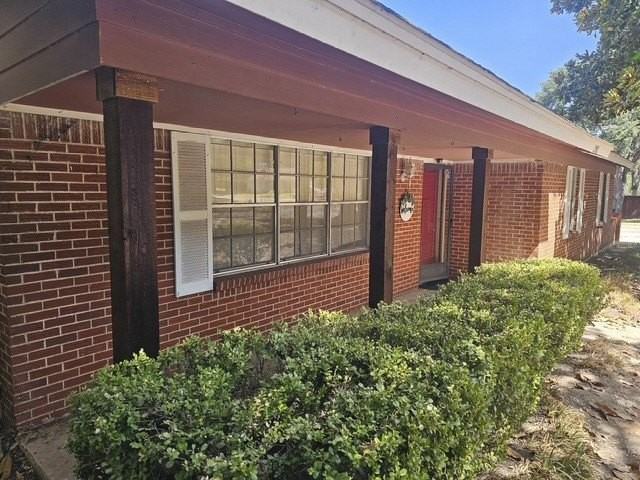 2501 White Oak Ln - Photo 2 of 21