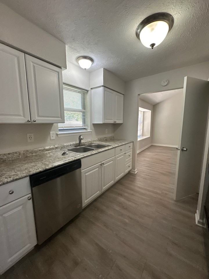 1601 Meridian Way - Photo 5 of 16
