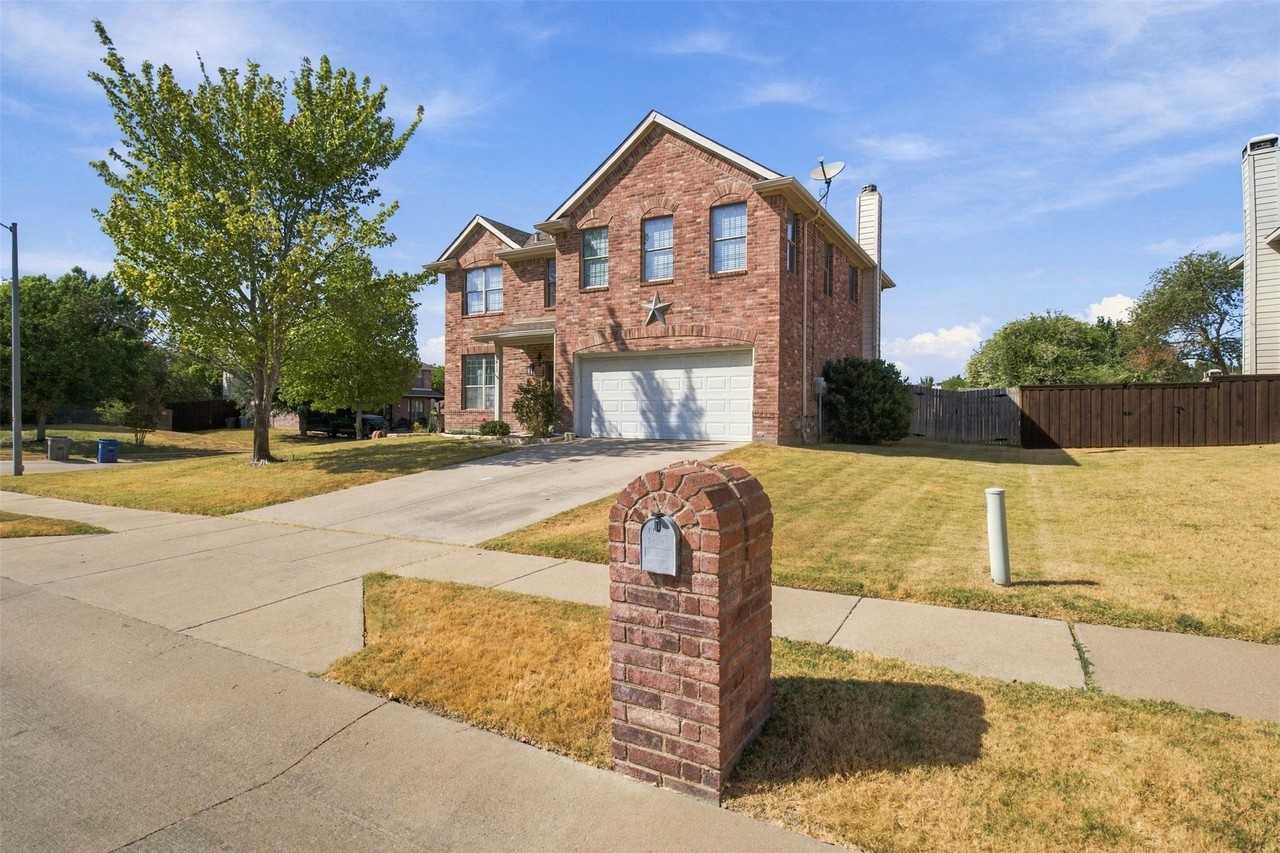 2419 Pheasant Run - Photo 2 of 29